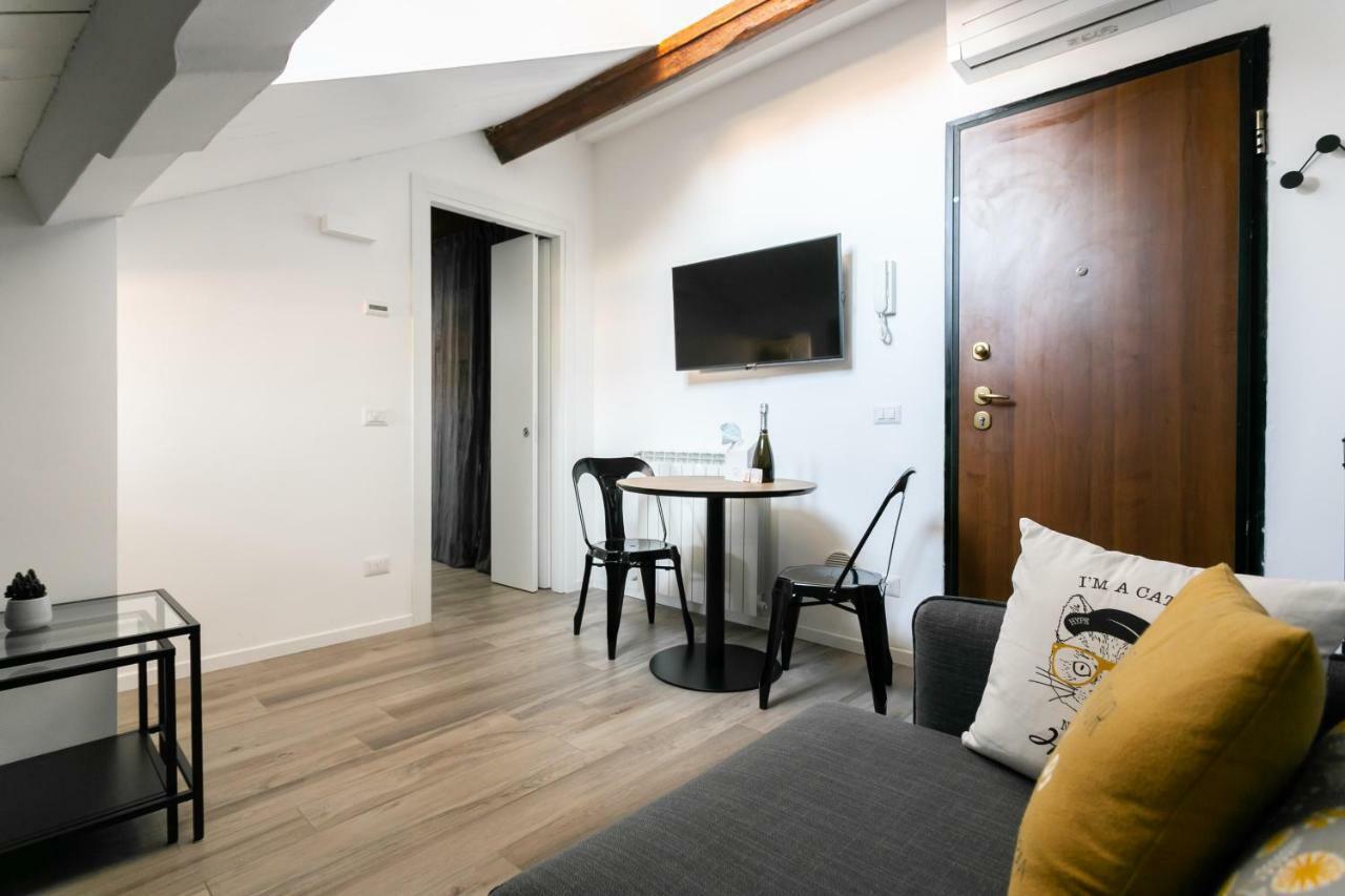 Milano Apartments Darsena Milão Exterior foto
