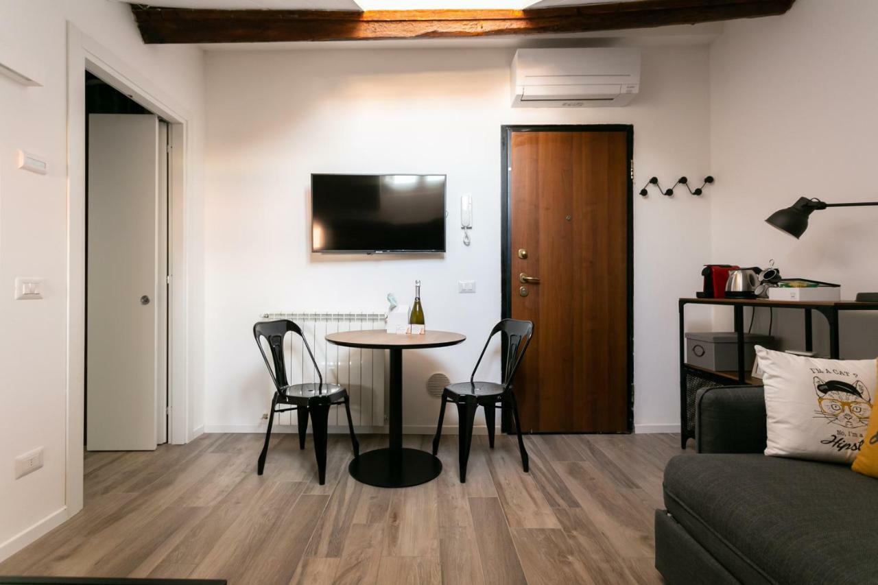 Milano Apartments Darsena Milão Exterior foto
